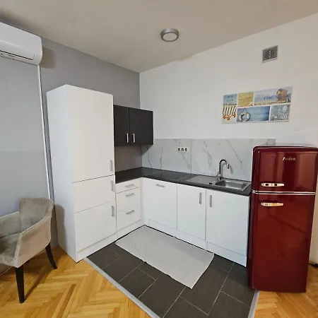 Apartma Pekrska 아파트 *